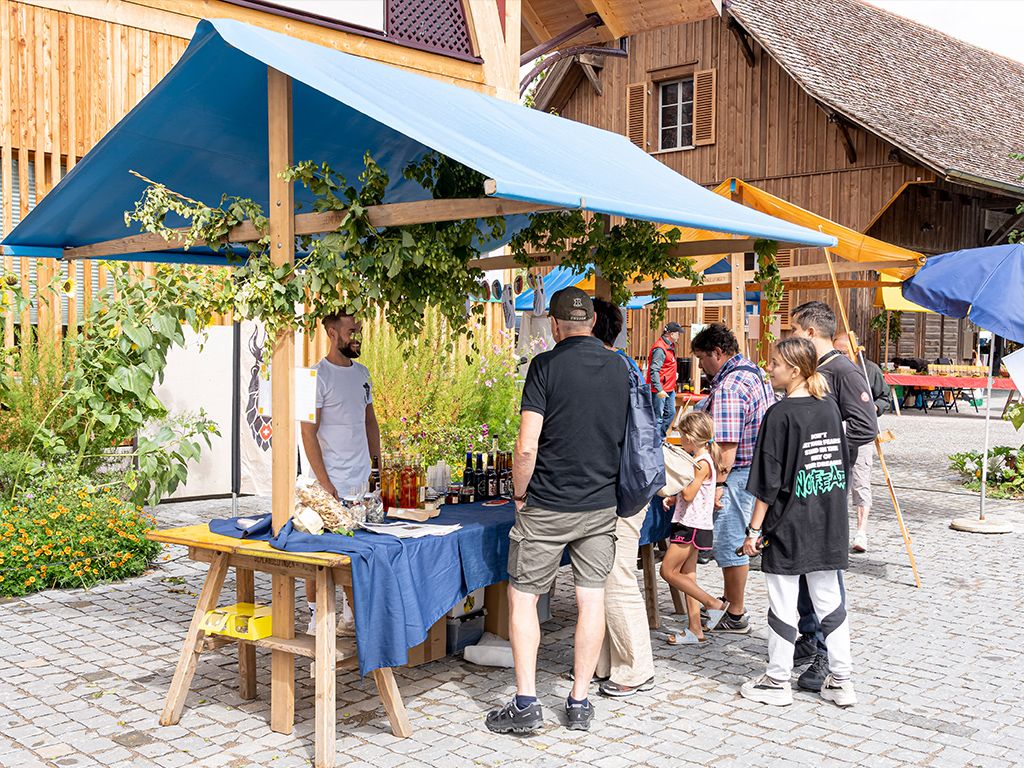 Stiftung Fintan - Verein Gen Au Rheinau - Verkaufsstand in Betrieb
